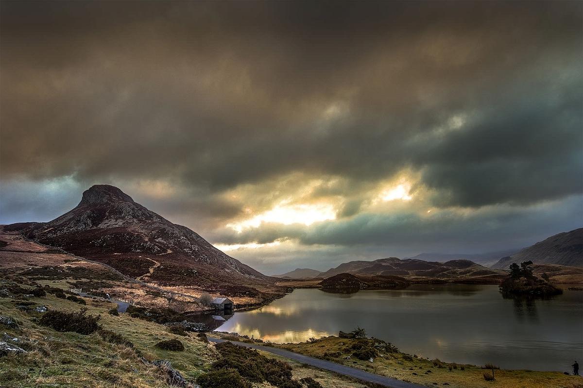Photographer vs Mountain Cregennan Lakes